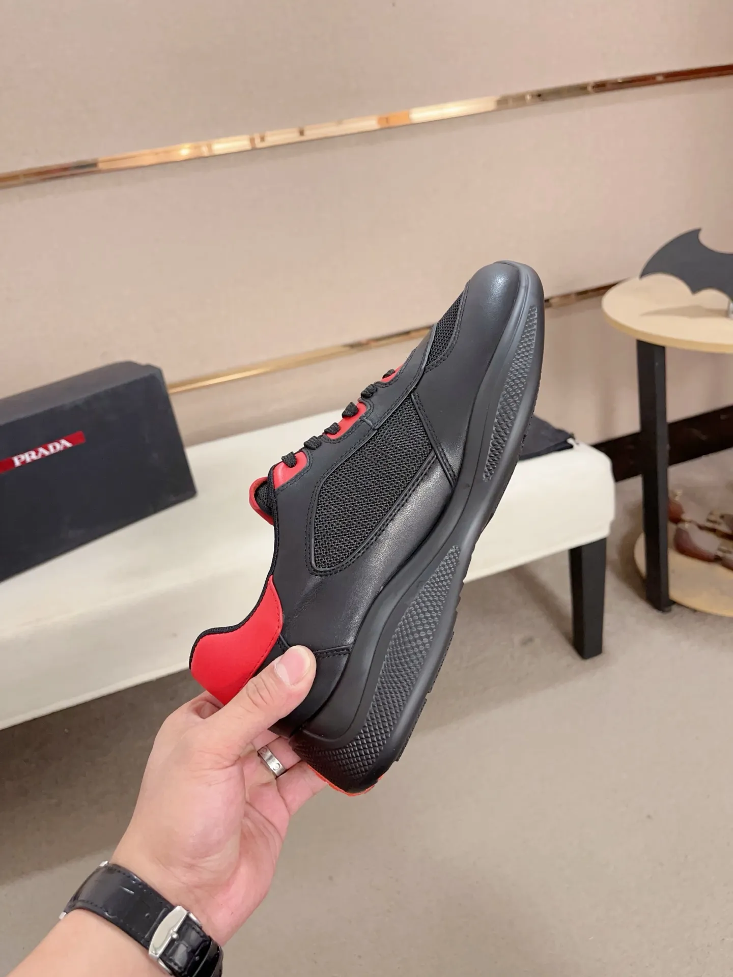 Men's shoes 💰 720💰 ✔️✔️✔️Top high version. High-quality new PRADA (Prada) counters are launched at the same time. The new men's shoes and 😘 fabrics are made of high-tech glue-making technology. Lining: Full cowhide lining. 👍🏿High-end☄️Open-molded non-slip rubber outsole, exquisite lines, simple and elegant, comfortable and high-end for leisure travel. Code number: 39 to 44 (can be customized 45-46-47, non-returnable)